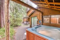 Spacious Mt Hood lodge with shared pool private backyard and private hot tub - Chambres d'hôtes Rhododendron