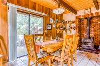 Spacious Mt Hood lodge with shared pool private backyard and private hot tub - Chambres d'hôtes Rhododendron