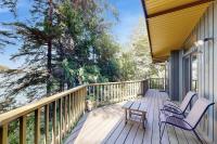 Unique lakefront cabin near the dunes with a private dock & fireplace - B&B Florence