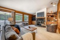 Sunny sanctuary with pool hot tub sauna grill fireplace W&D and New AC - B&B Sunriver