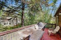 Forest-view home with fireplace deck - Walk to the Beach & Golf Course - Ferienwohnung Manzanita