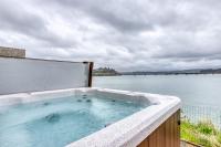 Dog-Friendly Bayfront Home with Private Hot Tub Water & Bridge Views Free WiFi - Bed and Breakfast Waldport