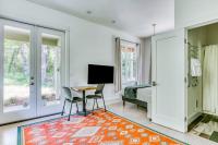 Dog-friendly studio with river view patio grill & shared W&D - B&B Stevenson