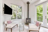 Lovely house with river & mountain views deck grill washer&dryer & wood stove - Chambres d'hôtes Stevenson