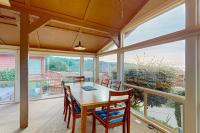 Oceanfront home with private hot tub walls of glass & spectacular view - Chambres d'hôtes Brookings