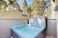 Charming home with private hot tub shared pool & SHARC access - Ferienwohnung Sunriver