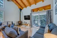 Charming Condo with Shared Hot Tub Pool Resort Amenities - Close to Ski & Beach - B&B Carnelian Bay
