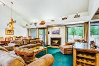 Vintage mountain home with private hot tub & SHARC access - dogs welcome - B&B Sunriver