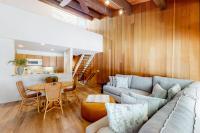Radiant condo with fireplace outdoor pool tennis grill balcony washer&dryer - B&B Kings Beach