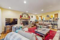 Relaxing Dog-friendly home with gas grill & private fenced yard - close to marina - Chambres d'hôtes South Lake Tahoe