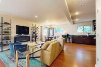 Charming dog-friendly home with a private hot tub & large fenced yard - B&B South Lake Tahoe