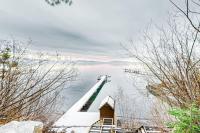 Beautiful lakefront home with dock stone fireplace W&D and nearby activities - Chambres d'hôtes Tahoe City