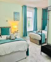 Relaxing 4BR Home All Ensuite Sleeps 8 in Preston - Ferienwohnung Preston