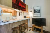 Ski-in-ski-out condo with pool hot tub sauna & breathtaking views - dog-friendly - B&B Kingswood Estates