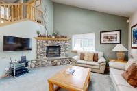 Spacious Lake Retreat - 2 Fireplaces & Private Fenced Yard - Close to Marina - Ferienwohnung South Lake Tahoe