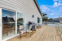 Walk to everything Ocean views fireplace & spacious deck - B&B Seaside