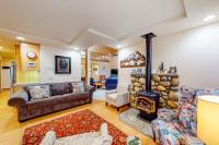 Mountain Home with Access to Shared Pool Hot Tub Sauna & Tennis - B&B Truckee