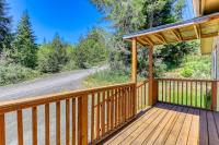 Secluded & comfortable dog-friendly home with deck plus ATV & boat parking - B&B North Bend