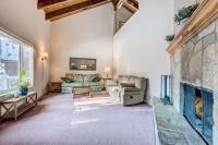 Peaceful retreat with a gas fireplace balcony & washer&dryer - B&B Incline Village