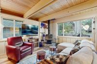 Chalet-style Townhome with Fireplace Deck Near Ski Resort Incline Village - B&B Incline Village