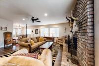 Mountain-view dog-friendly home with large yard in private locale near skiing - B&B South Lake Tahoe