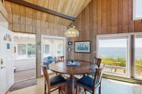 Oceanfront cottage with private hot tub & W&D- central locale near beach access - Ferienwohnung Brookings