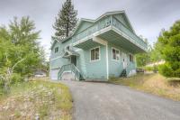 Mountain-View Eden - Spacious Balcony & Fireplaces - Minutes to Lake - B&B South Lake Tahoe