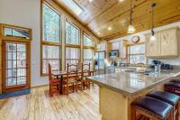 Sunriver home with private hot tub SHARC passes for pools - B&B Sunriver