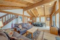 Remodeled home with private hot tub pool access & free ski shuttle - Chambres d'hôtes Kingswood Estates