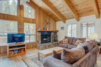 Remodeled home with private hot tub pool access & free ski shuttle - Chambres d'hôtes Kingswood Estates