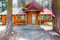 Serene cabin with expansive deck grill fireplace - near skiing - walk to beach - B&B Homewood