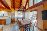 Serene cabin with expansive deck grill fireplace - near skiing - walk to beach - B&B Homewood