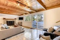 Quiet Neighborhood - Lake Retreat with Stunning Views New Deck Easy Ski Access - Bed and Breakfast Homewood