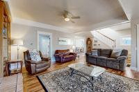 Beautiful historic family home on a Cherry Orchard with patio grill and WiFi - Chambres d'hôtes Mosier