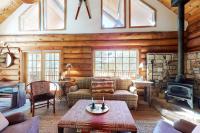 Dog-Friendly Classic Log Cabin with Game Room Deck & Views - B&B Truckee