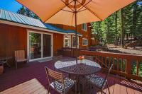 Cozy Tahoe Vista home with fireplace furnished deck & forest view - B&B Tahoe Vista