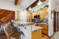 Inviting condo with gas fireplace & grill sleeps 8 - Ferienwohnung Zephyr Cove