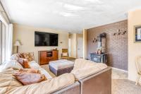 Spacious Two-Story Home withPrivate Hot Tub Free WiFi & Game Room - Dogs OK - B&B Parkdale