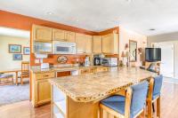 Spacious Two-Story Home withPrivate Hot Tub Free WiFi & Game Room - Dogs OK - B&B Parkdale
