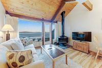 Waterfront Condo with Private Deck Bay Views Pool Hot Tub & Sauna - B&B Newport