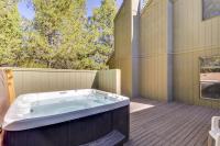 Family-Friendly Home with SHARC Passes & Private Hot Tub - Chambres d'hôtes Sunriver