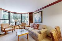 Everline Resort & Spa Ski-in-ski-out condo pools tennis ice rink & gym - B&B Olympic Valley