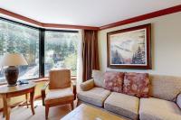 Everline Resort & Spa Ski-in-ski-out condo pools tennis ice rink & gym - B&B Olympic Valley