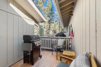Upscale Incline Village Condo Across the Street from Lake Tahoe - Chambres d'hôtes Incline Village