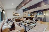 Upscale Incline Village Condo Across the Street from Lake Tahoe - Chambres d'hôtes Incline Village