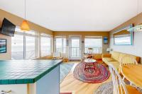 Oceanfront Nye Beach condo with gorgeous corner view & beach access - B&B Newport