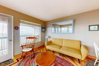 Oceanfront Nye Beach condo with gorgeous corner view & beach access - B&B Newport