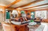 Dog-friendly retreat with game room firepit kitchen & kitchenettes - B&B Seaside