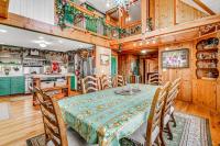 Dog-friendly retreat with game room firepit kitchen & kitchenettes - B&B Seaside