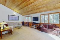Rustic home with wood stove deck open floor plan & nearby activities - B&B Carnelian Bay